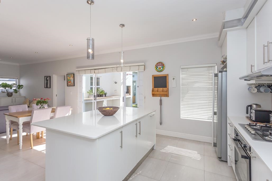 2 Bedroom Property for Sale in Parklands North Western Cape